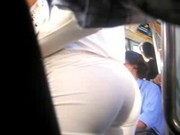 Порно видео трахнули в автобусе